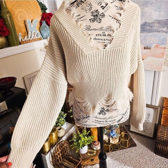 New Pookie & Sebastian Distressed Hem V- NeckCasual Crop Sweater Top. - Picture 6 of 14